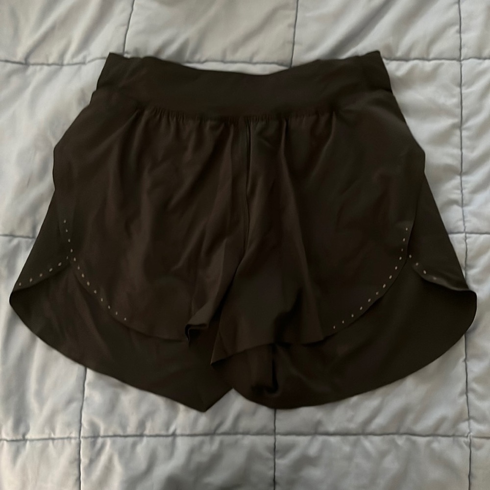 Fast and Free HR Classic Short 3”.   Size 4, barely worn.